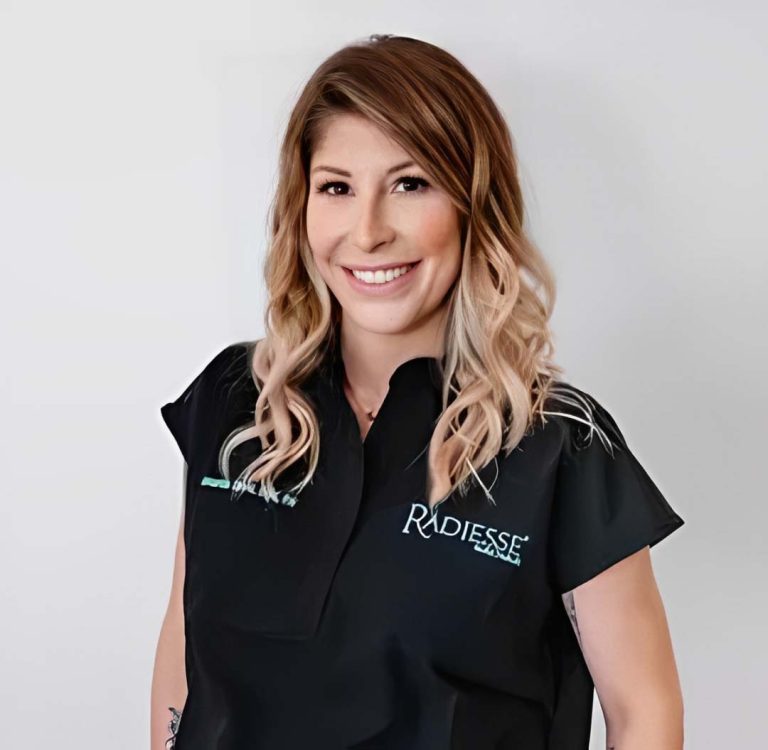 Headshot of Amanda, Advanced Clinical Aesthetic Nurse Injector