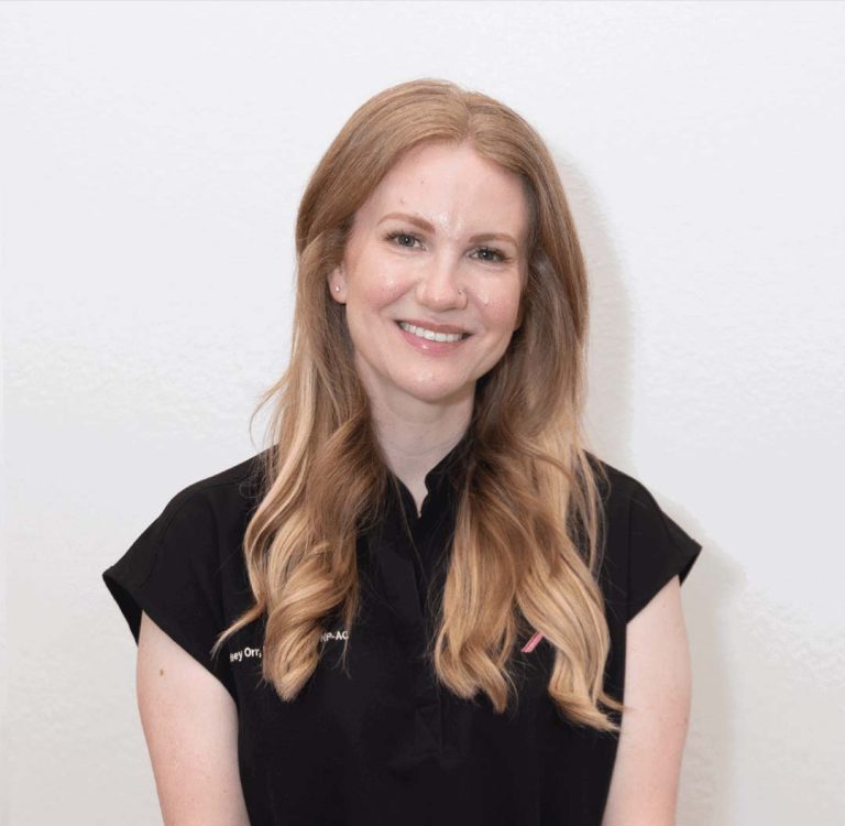 Headshot of Lindsey, Clinical Aesthetic Nurse Injector